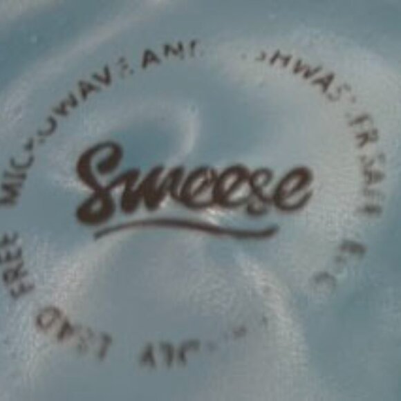 SWEESE Set of 3!  5.5" dia., 26 oz. Colorful  Fluted Bowls! - Picture 4 of 4